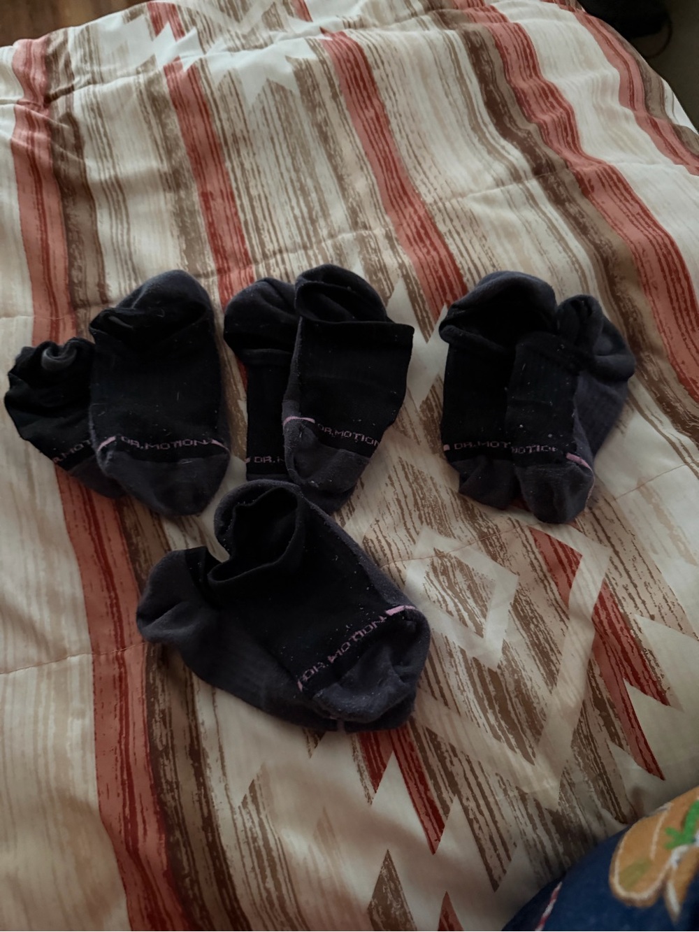 4 pairs women’s socks